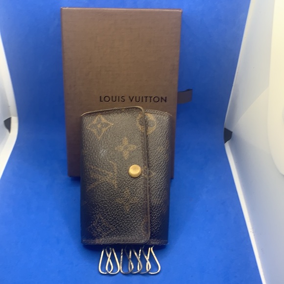 ❤️ 💜 🤎 Louis Vuitton Monogram signature design LV Logo 6 key holder - Picture 1 of 10